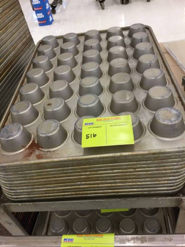 lot 516 image: Muffin Pans