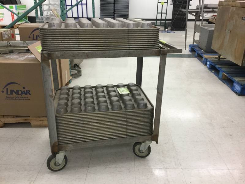 lot 517 image: Baking Pan Cart