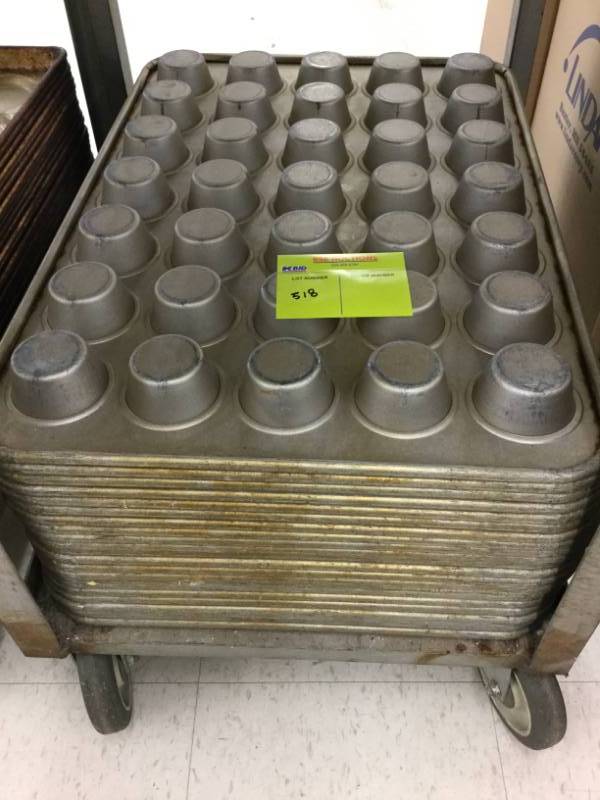 lot 518 image: Muffin Pans