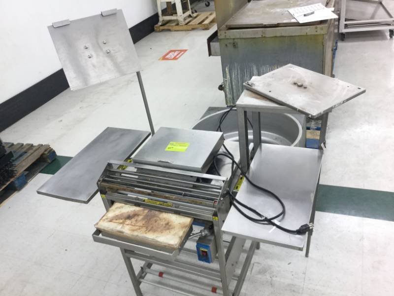 lot 526 image: Scale WeighingWrapping Station