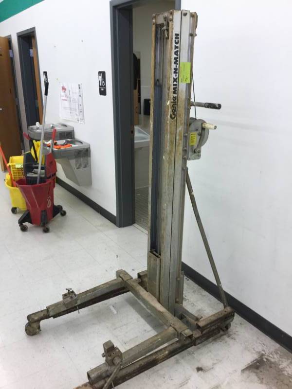 lot 541 image: Genie Lift