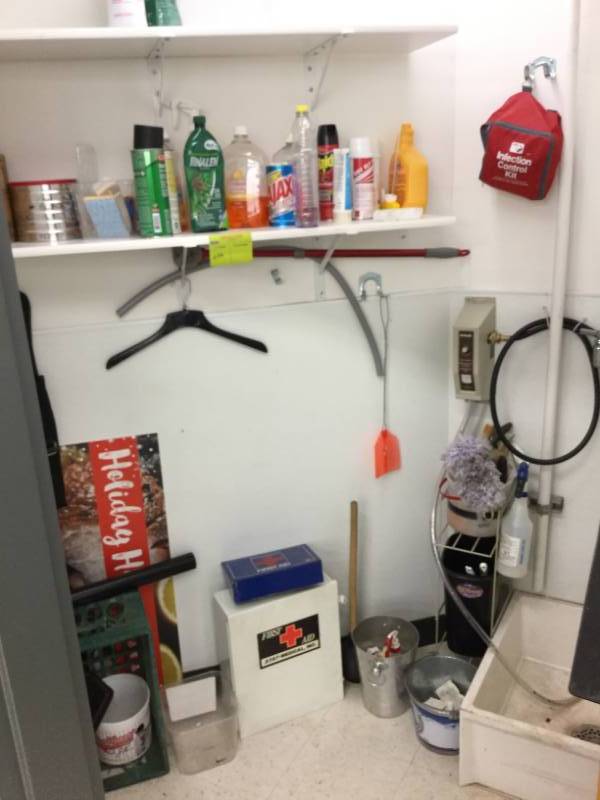 lot 546 image: Cleaning Supplies