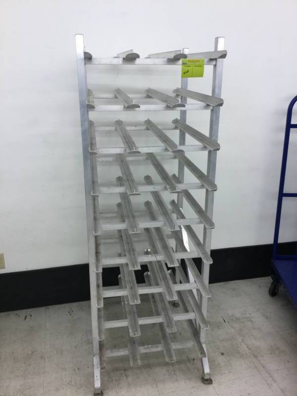 lot 565 image: Aluminum Can Rack