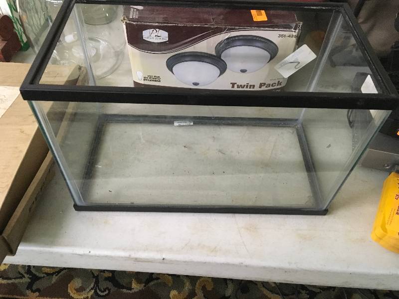 lot 11 image: Animal Tank