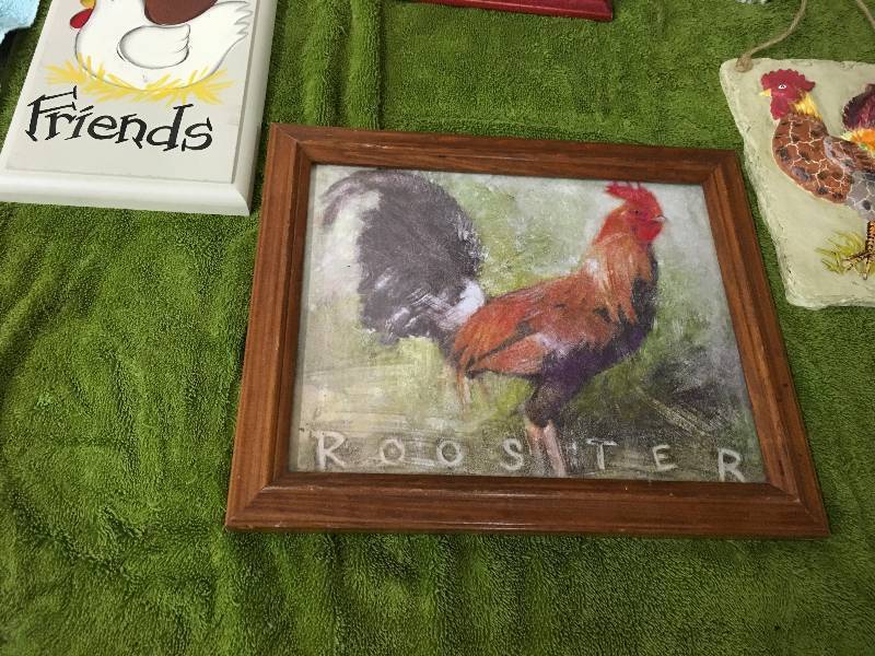 lot 479 image: Chicken Wall Hangings and Picture Frames