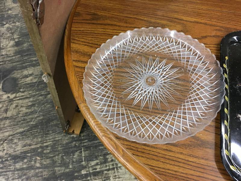 lot 6 image: Vintage Serving Trays
