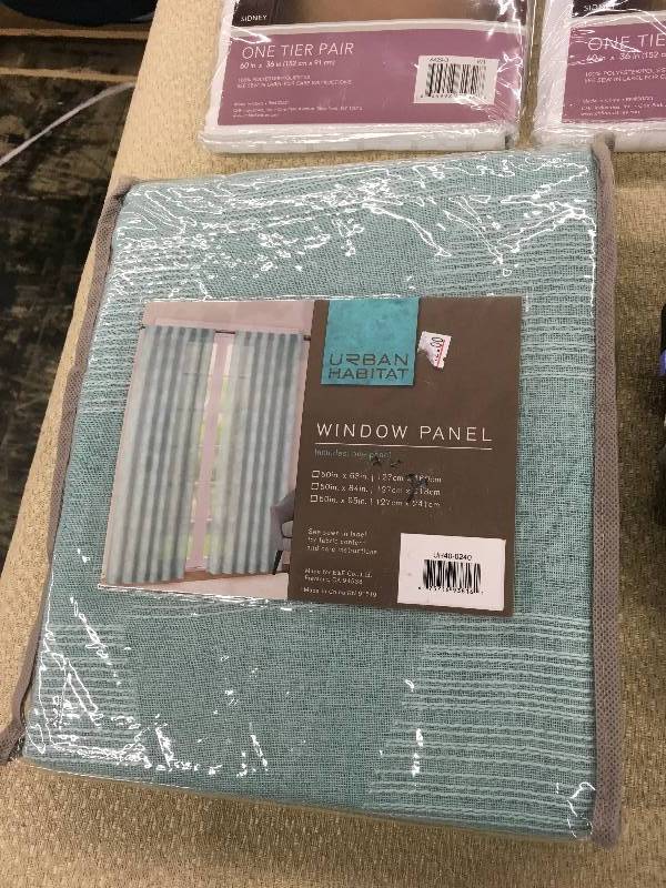 lot 16 image: Misc Curtains
