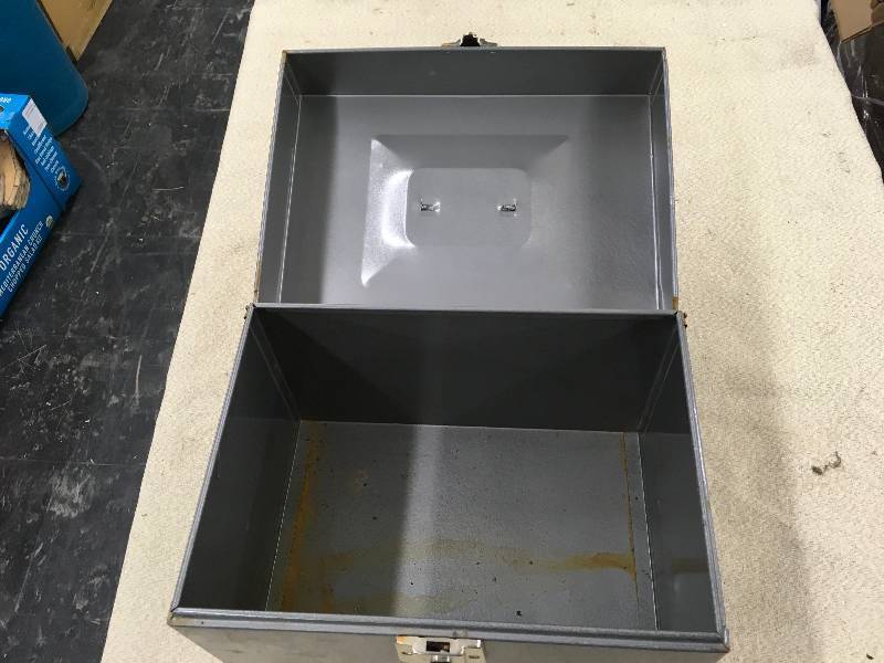 lot 29 image: Metal Container