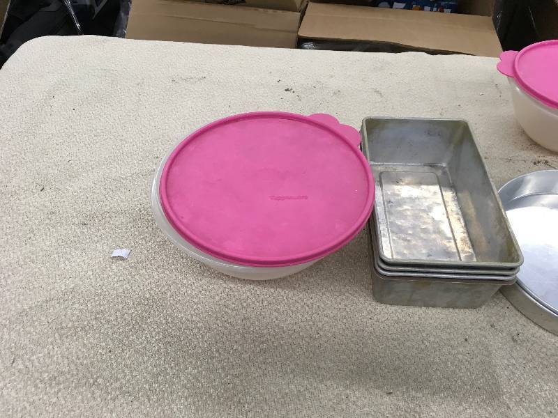 lot 42 image: Misc Bowls & Lids