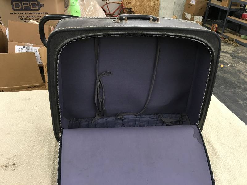 lot 148 image: Vintage Luggage