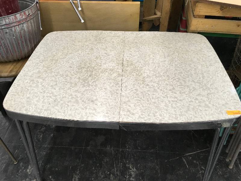 lot 163 image: Table