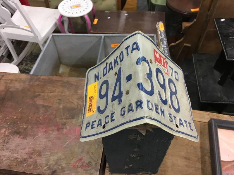 lot 199 image: North Dakota License Plate Bird House