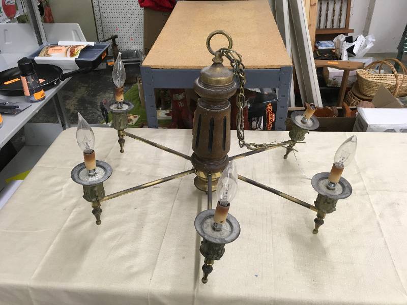 lot 30 image: Vintage Chandelier