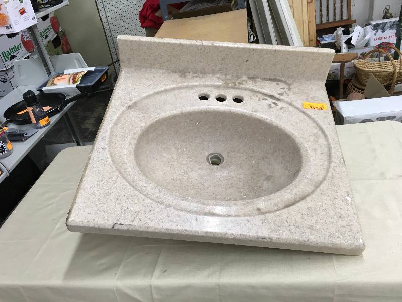 lot 39 image: Bathroom Sink