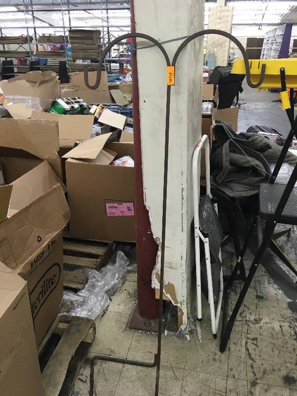 lot 59 image: Outdoor Multi Use Stake