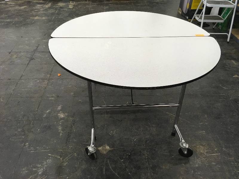 lot 152 image: Round Collapsible Table