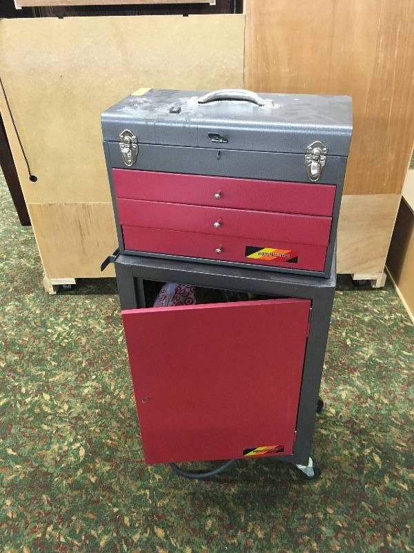 lot 179 image: Menards Rolling Tool Box