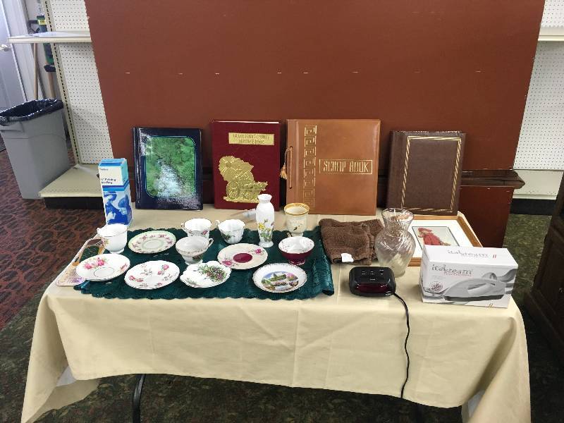 lot 201 image: Scrapbooks & Dishware