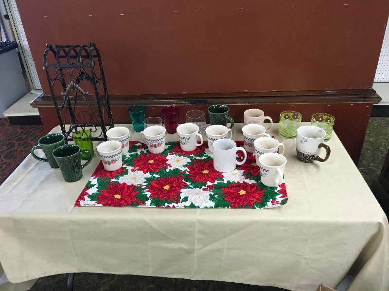 lot 203 image: Coffee cups & Glasses