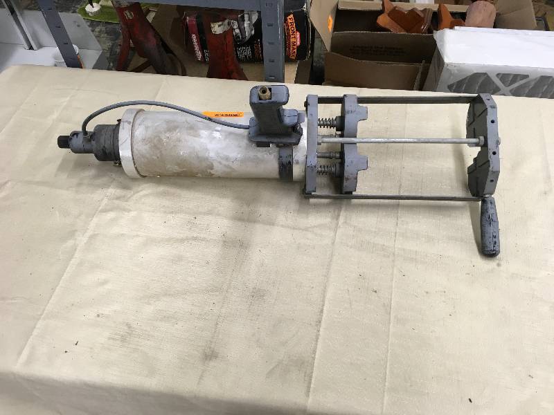 lot 68 image: Pneumatic Caulking Gun