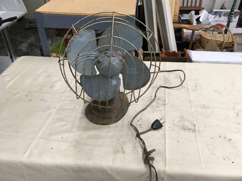 lot 72 image: Vintage Fan