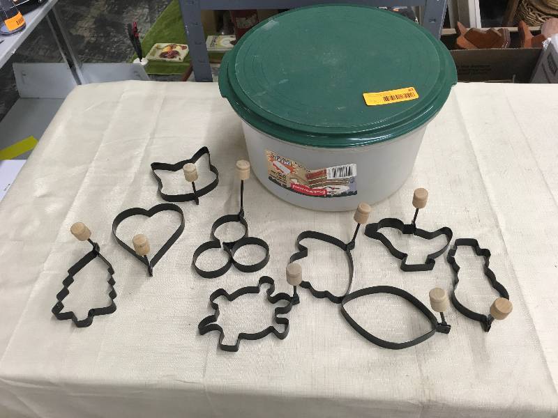 lot 82 image: Storage Bowl an Cookie Cutters