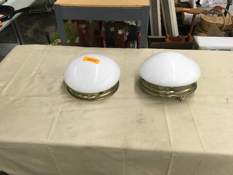 lot 87 image: Flushmount Lights