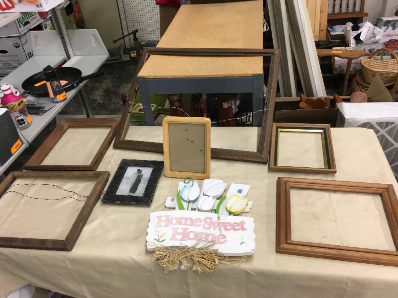 lot 106 image: Picture Frames