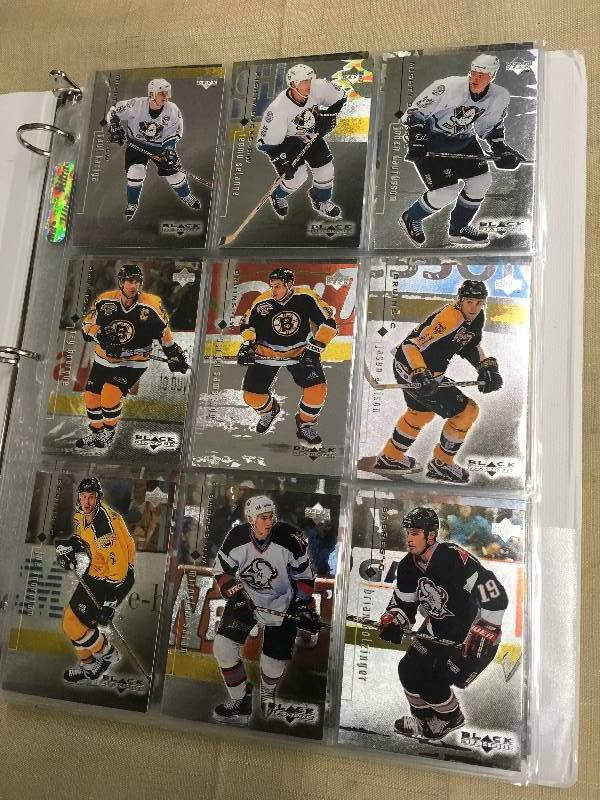 lot 112 image: Hockey Cards Album