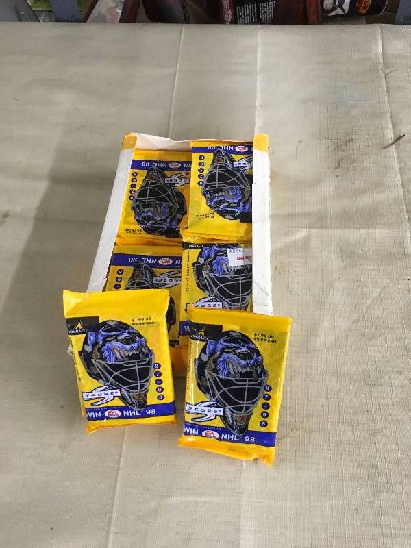 lot 116 image: Hockey Card Packs