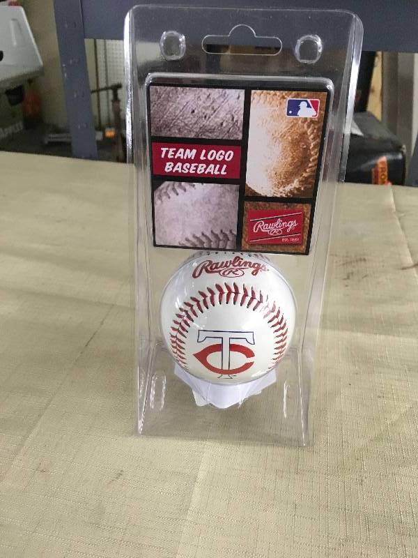 lot 117 image: Minnesota Twins Baseball