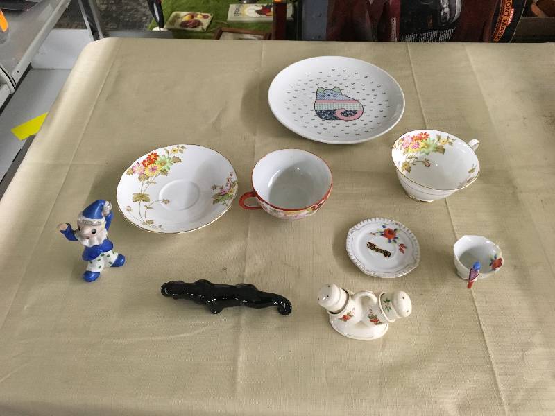 lot 121 image: Nic Nacs, Plates, Bowls, & Cups