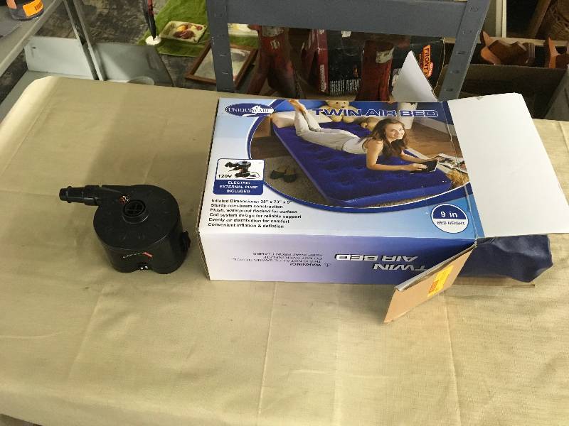 lot 125 image: Twin Size Air Mattress W Electric Pump