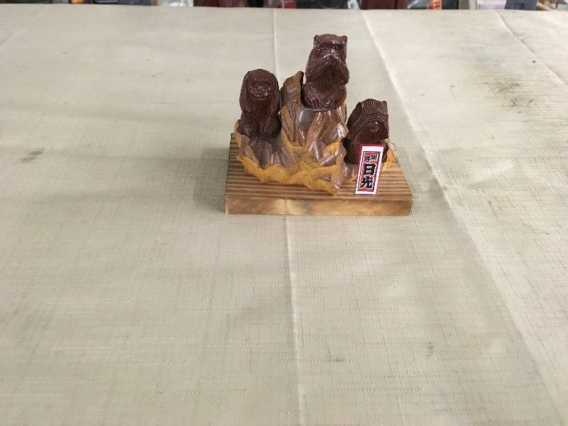 lot 123 image: Three Monkeys Wood Home Decor
