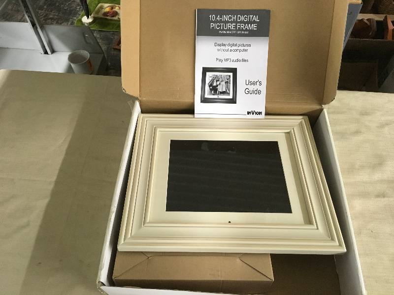 lot 129 image: 10.4 Inch Digital Picture Frame