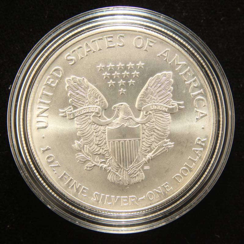 2001 AMERICAN SILVER EAGLE 1 TROY OZ. .999 FINE SILVER IN AIRTITE