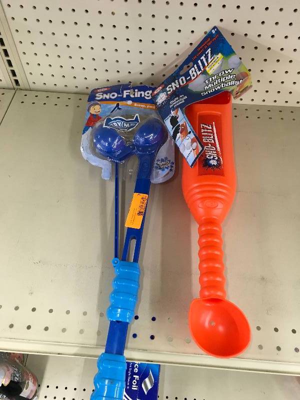 lot 7 image: Sno Fling- It & Sno- Blitz, Retail $27.99