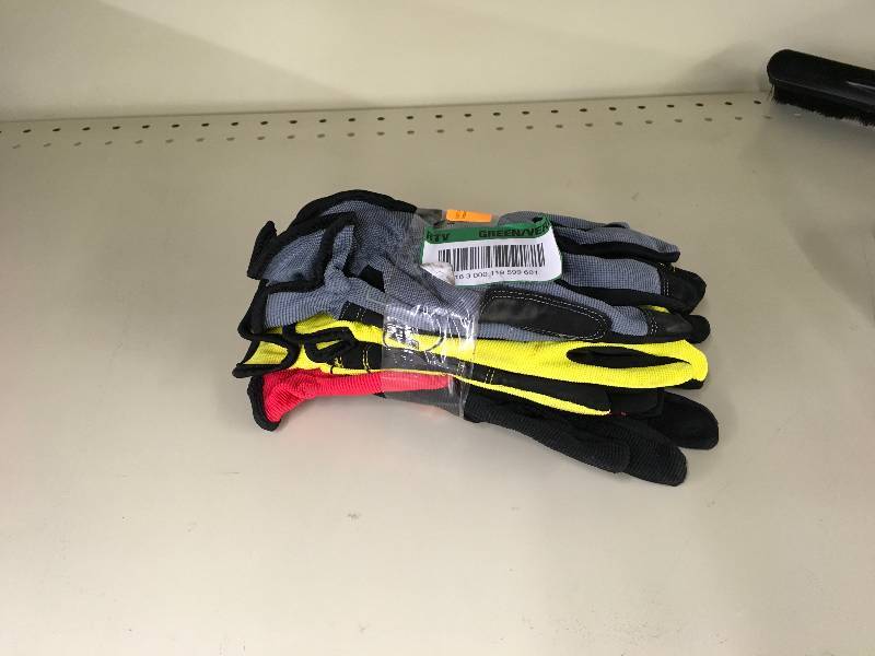 lot 14 image: 6 Pack of Gloves