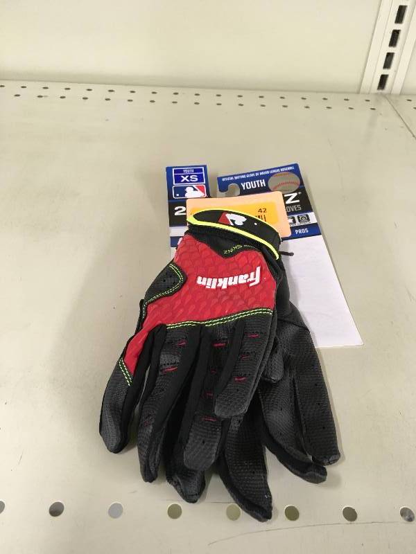 lot 42 image: Franklin Youth Baseball Gloves, Retail $12.99