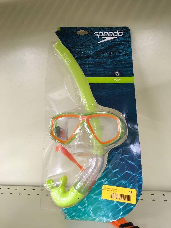 lot 48 image: Speedo Snorkeling Set, Retail $21.99
