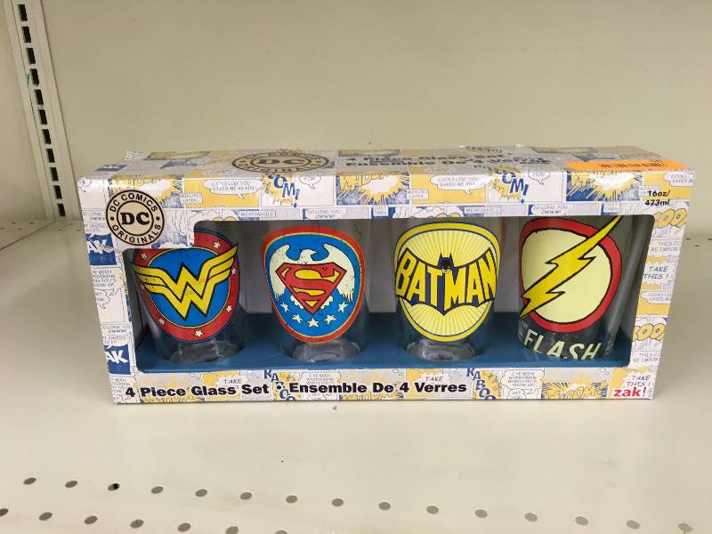 lot 90 image: DC Comics Pint Glass Set, Retail $19.99