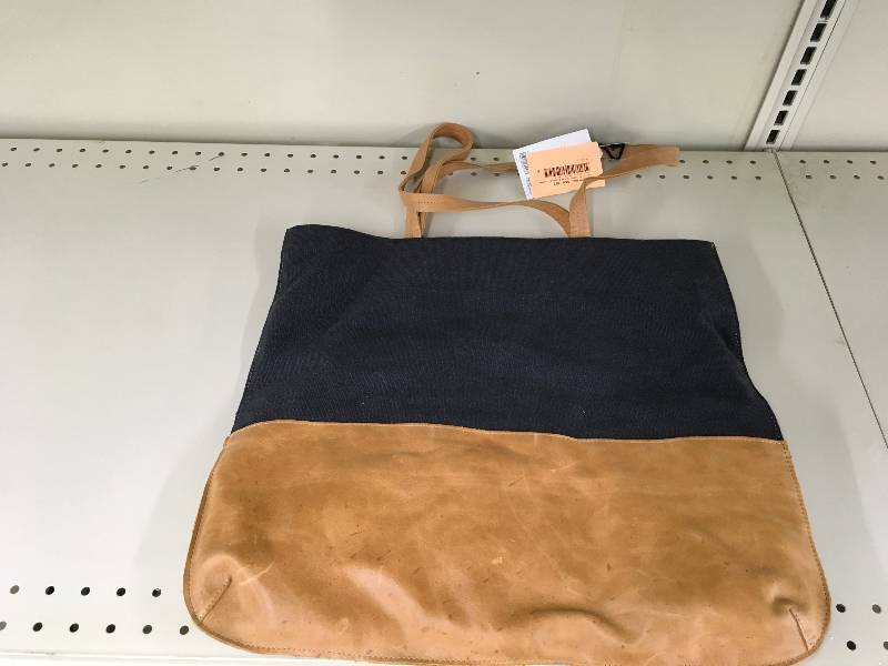 lot 95 image: Leather Tote, Retail $34.99