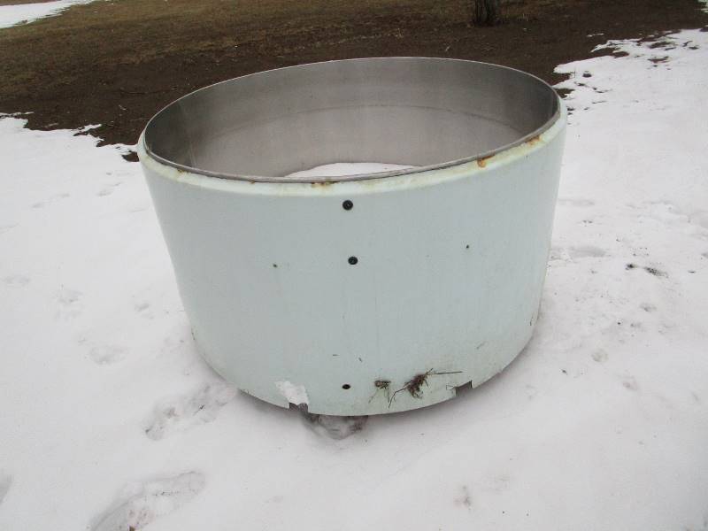lot 33 image: Insulated Stainless Steel Tank