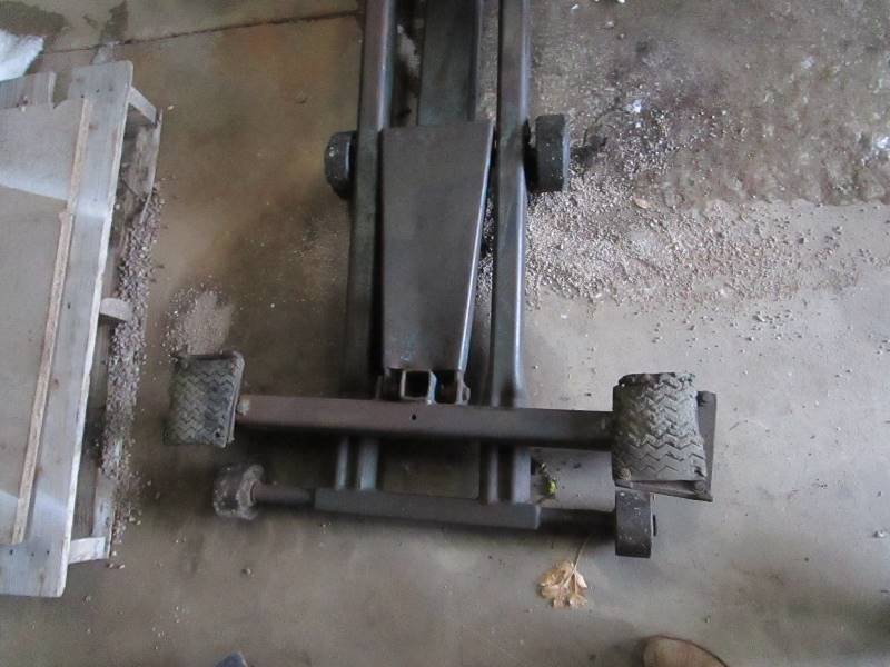 lot 25 image: 3 ton Air Jack