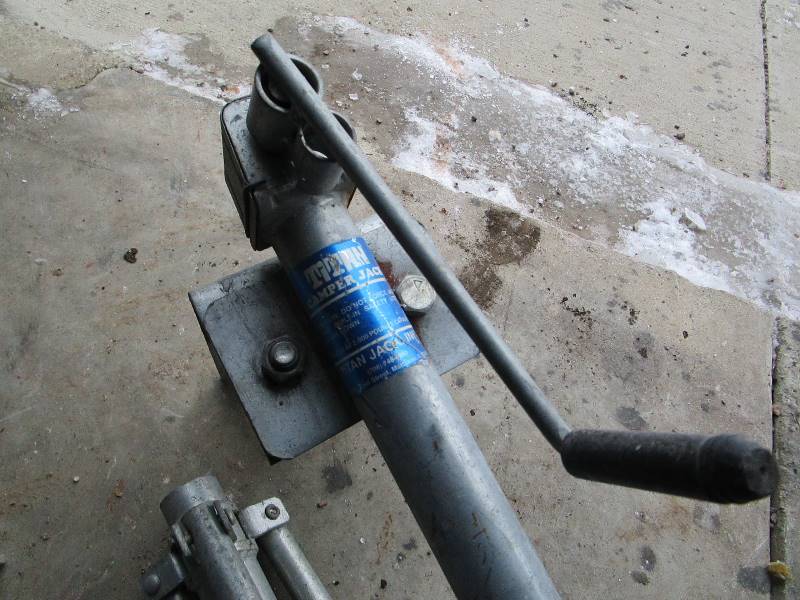 lot 23 image: (3) Titan Camper Jacks