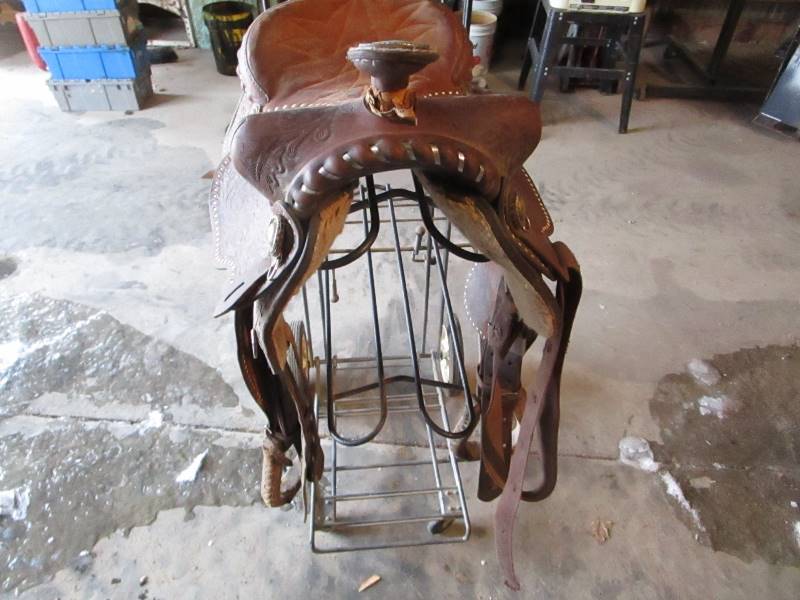 lot 27 image: Riding Saddle