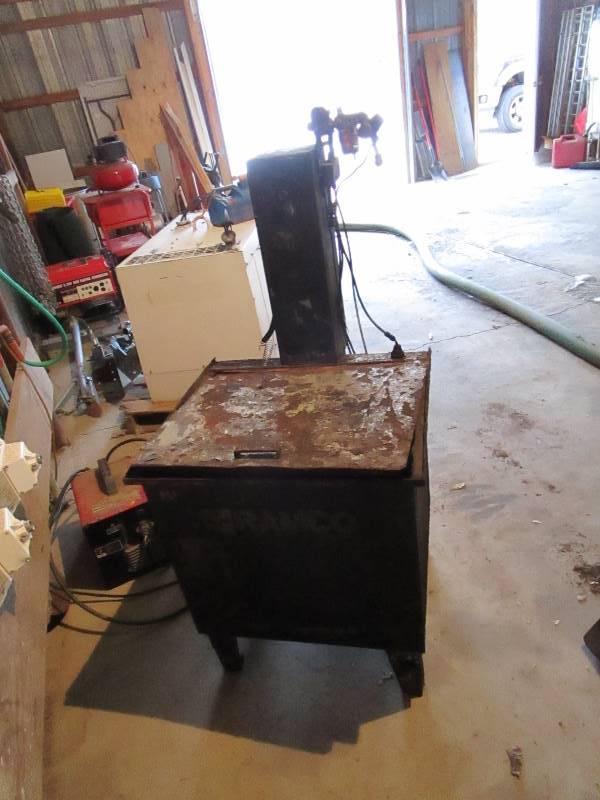 lot 32 image: Air Powered Parts Washer