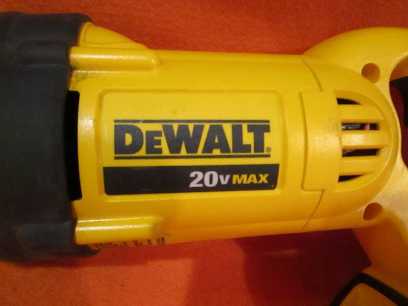 lot 34 image: 20v DeWalt Sawzall wBattery