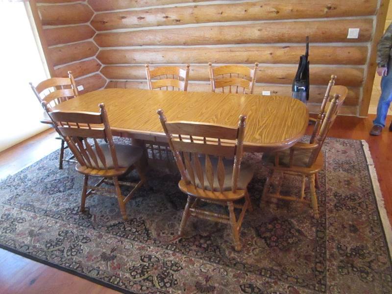 lot 16 image: Solid Oak Dining Room Table & Chairs
