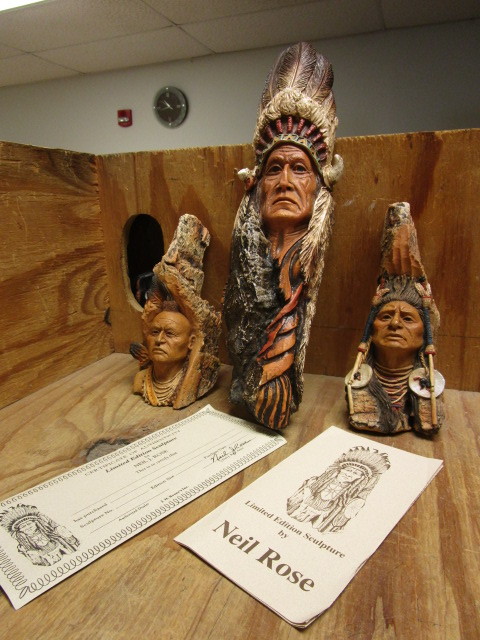 lot 106 image: CERAMIC NATIVE AMERICAN DECOR
